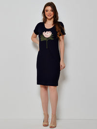 Vestido Mamorena Curto Tubo de Manga Curta em Malha com Bordado Eletrônico