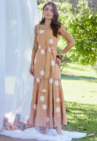 Vestido Mamorena de Alça Longo em Tecido Bordado com Faixa de Amarração