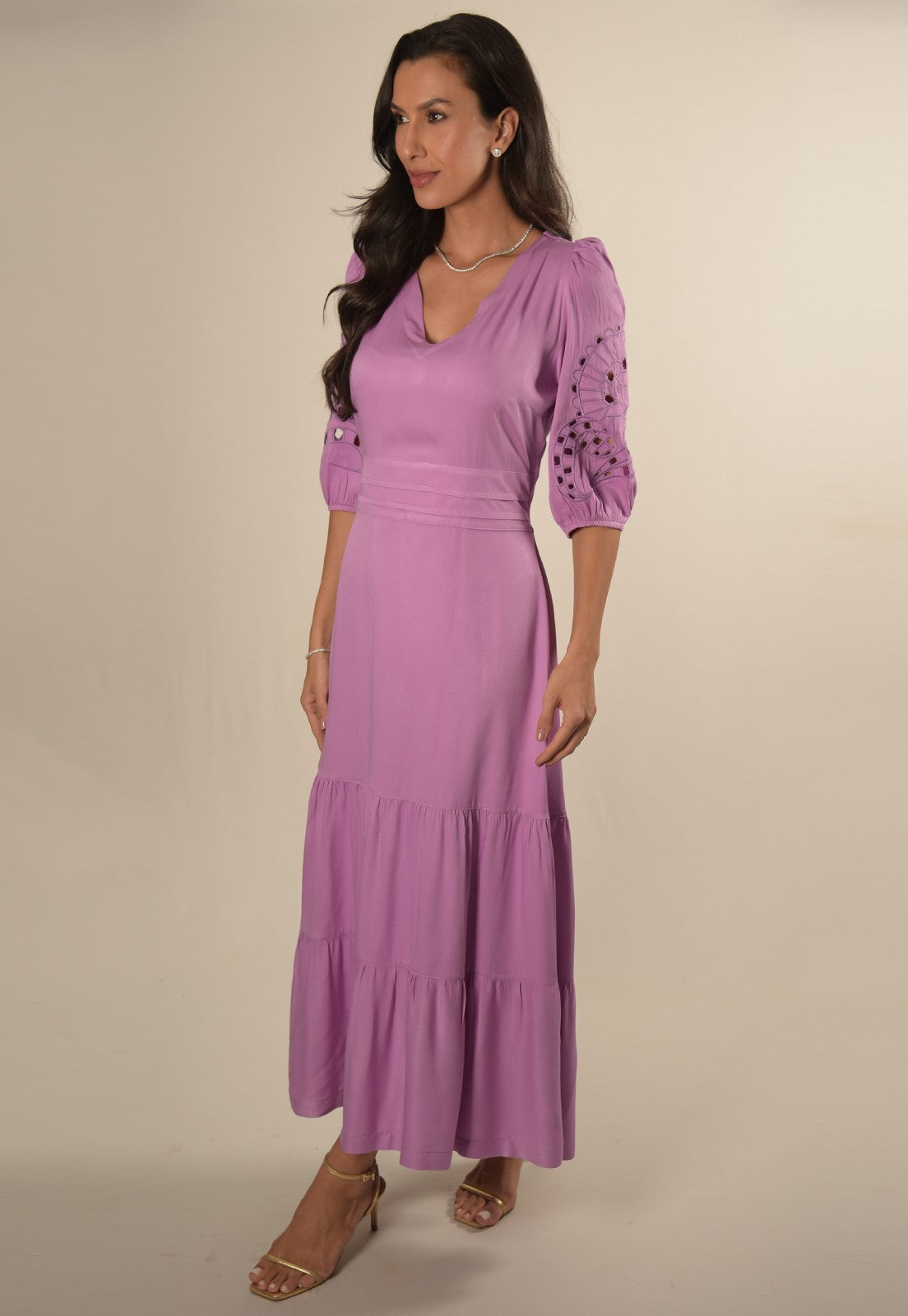 Vestido Mamorena Longo em Viscose Sarjada com Bordado Richelieu na Manga