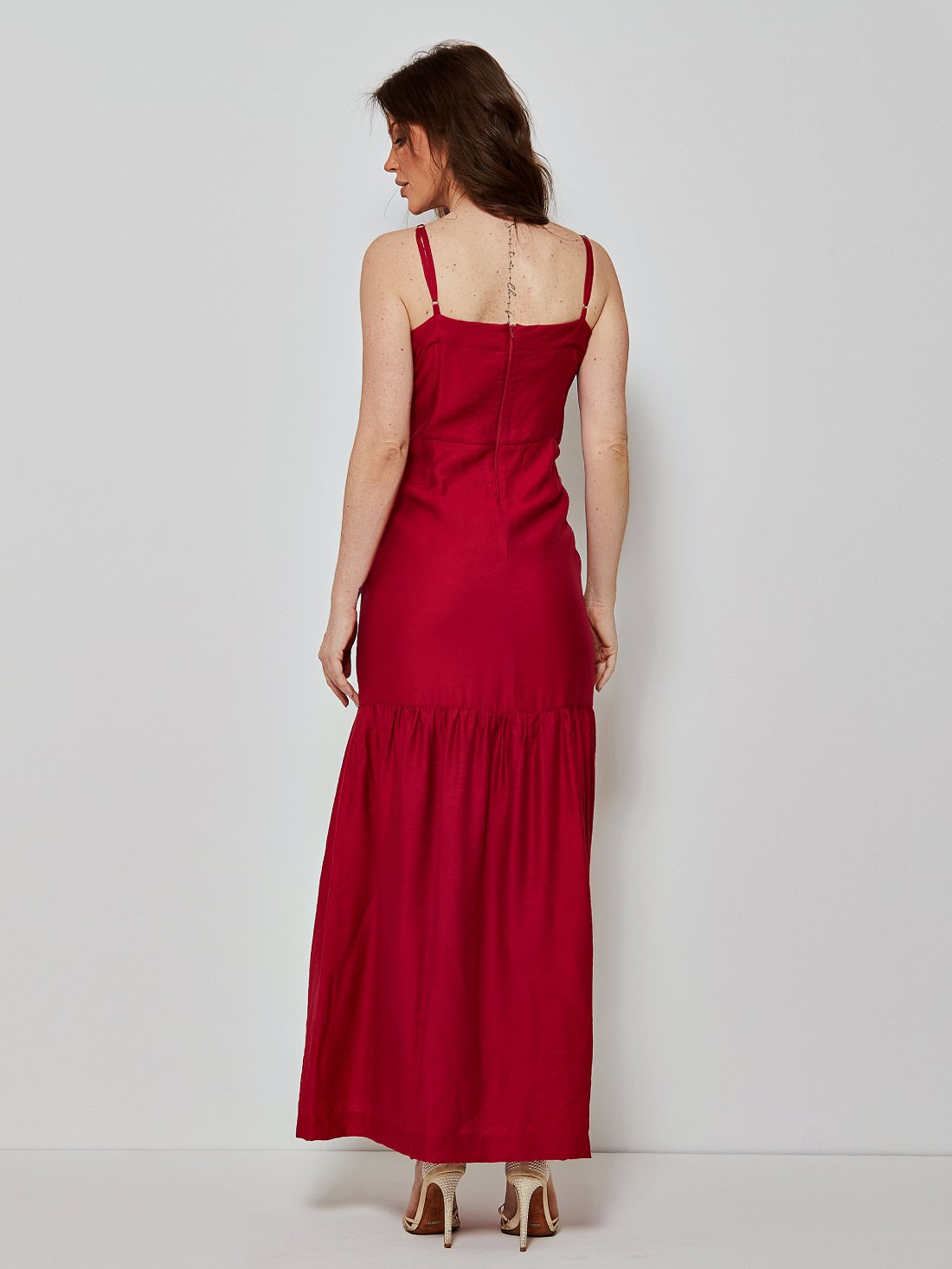 Vestido Mamorena Longo de Alça Fina em Alfaiataria Camburiu com Aplique de Flores