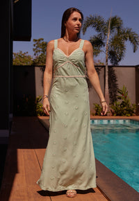 Vestido Mamorena Longuete de Alça em Viscose Bordada com Fendas Laterais