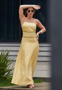 Vestido Mamorena Longuete de Alça Fina em Viscose Sarjada com Entremeios e Pregas