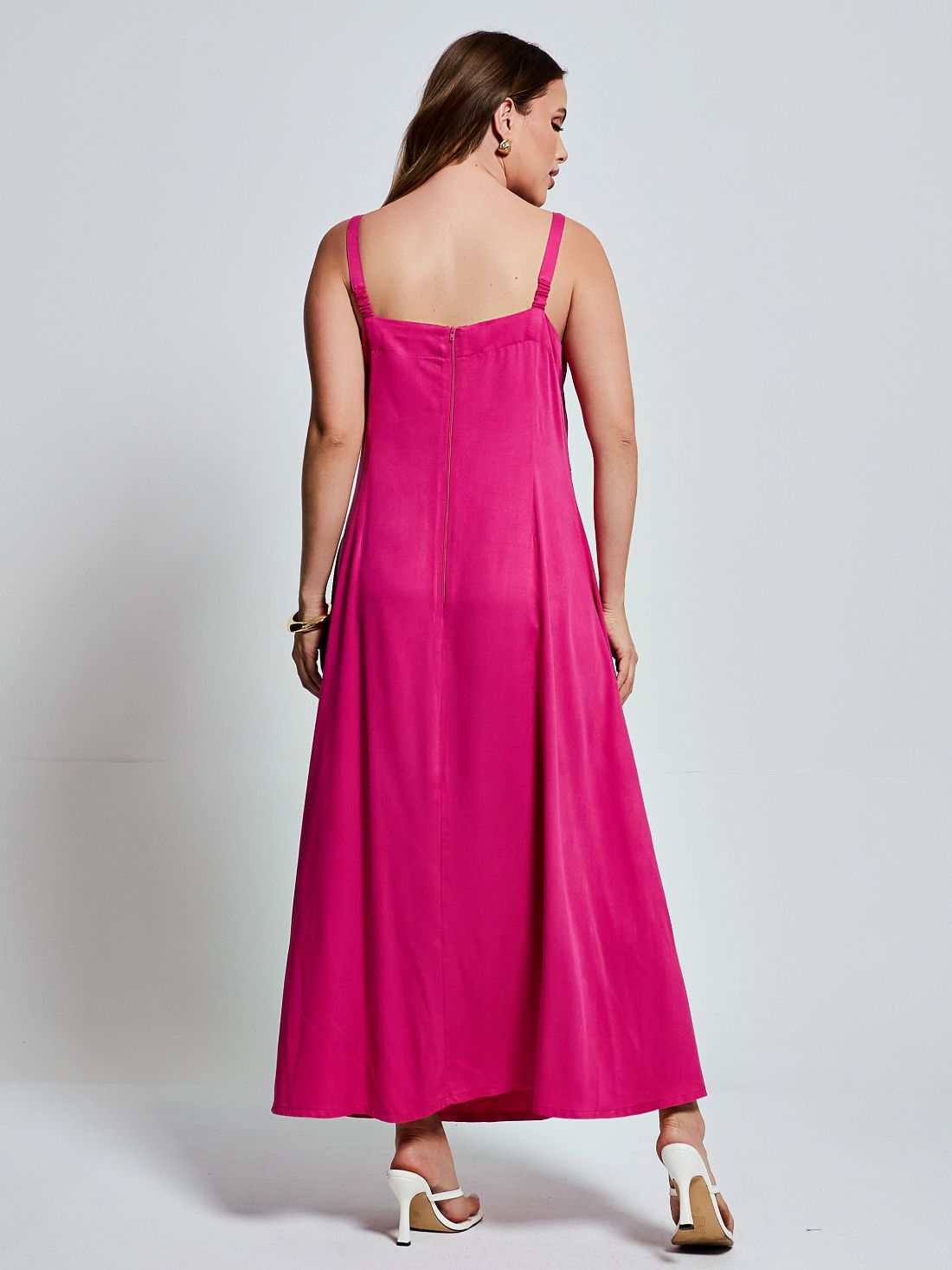 Vestido Mamorena Longuete de Alça em Viscose Sarjada com Bordado