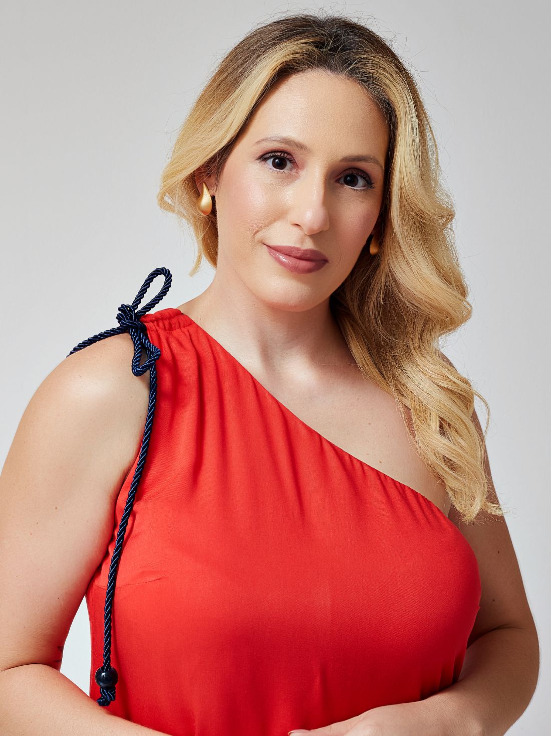 Vestido Mamorena Longuete em Viscose Sarjada de um Ombro Só com Bordado