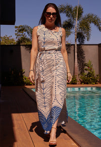 Vestido Mamorena Longuete Regata em Viscose Estampada com Fivela na Alça