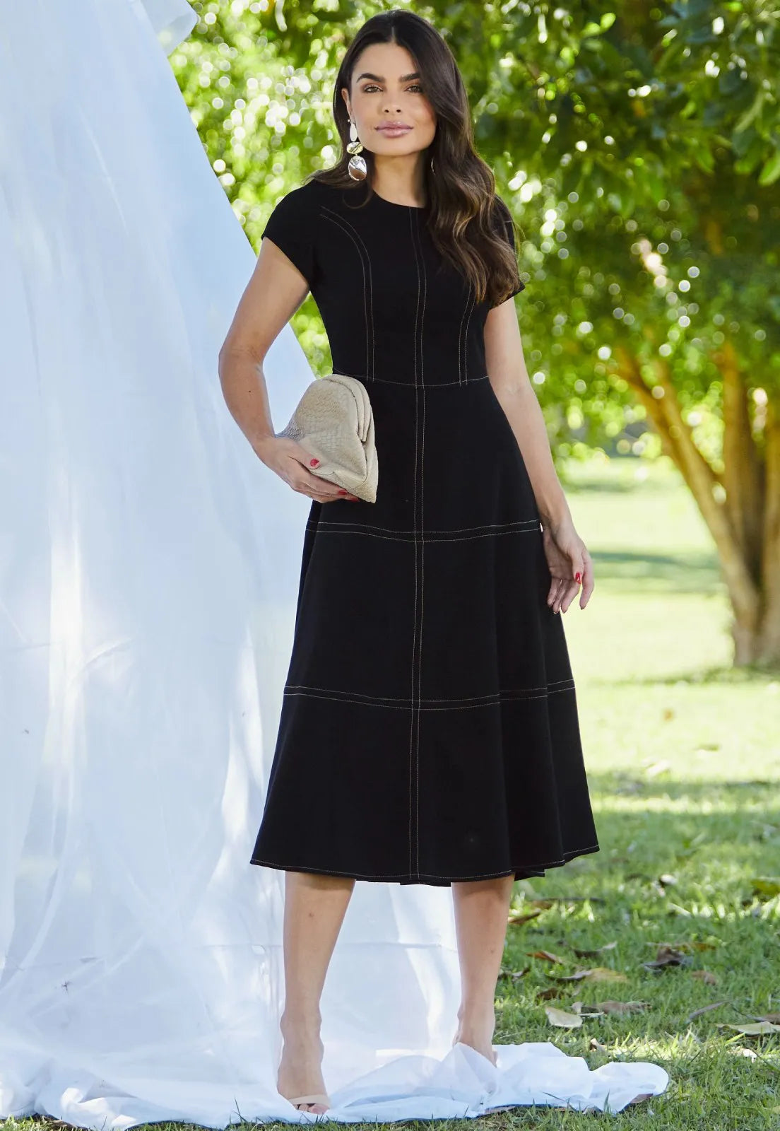 Vestido Mamorena Manga Curta Godê Midi em Alfaiataria com Elastano com Pespontos
