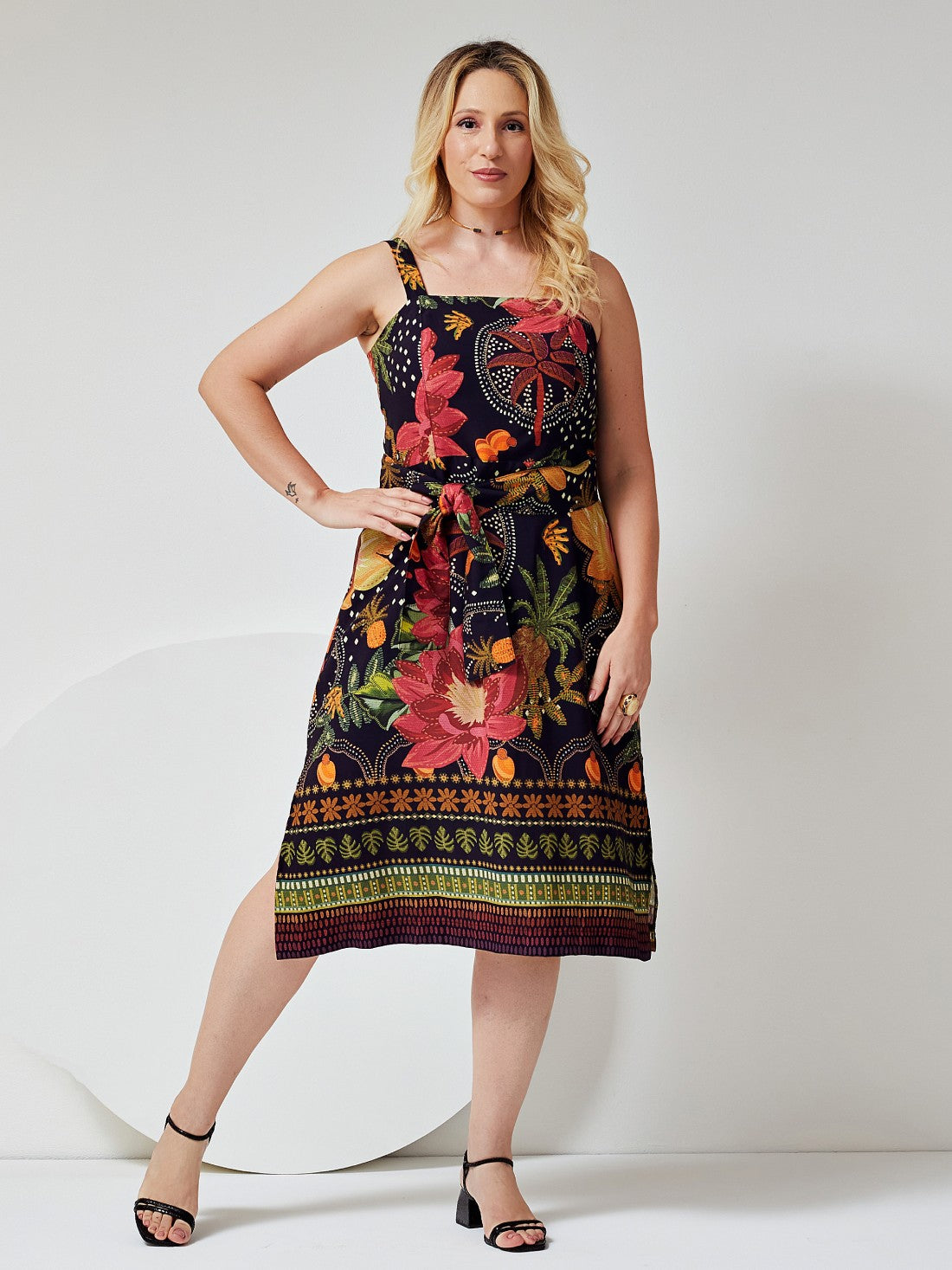 Vestido Mamorena Midi de Alça em Viscose Estampada com Faixa de Tecido