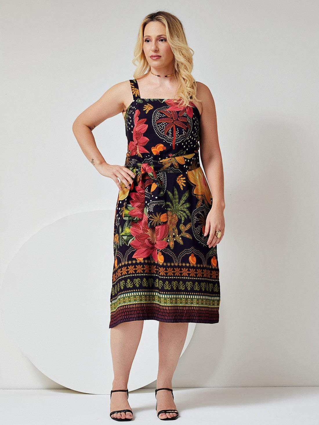 Vestido Mamorena Midi de Alça em Viscose Estampada com Faixa de Tecido