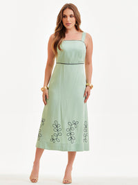 Vestido Mamorena Midi de Alça em Viscose Sarjada com Vivos e Bordado