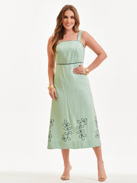 Vestido Mamorena Midi de Alça em Viscose Sarjada com Vivos e Bordado
