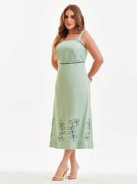 Vestido Mamorena Midi de Alça em Viscose Sarjada com Vivos e Bordado