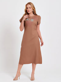 Vestido Mamorena Midi de Manga Curta em Linho com Bordado de Duas Cores