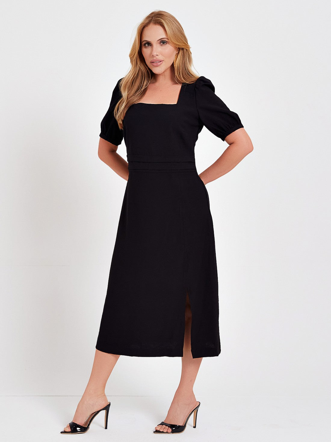 Vestido Mamorena Midi de Manga Curta em Liocel com Pregas na Cintura e Fenda