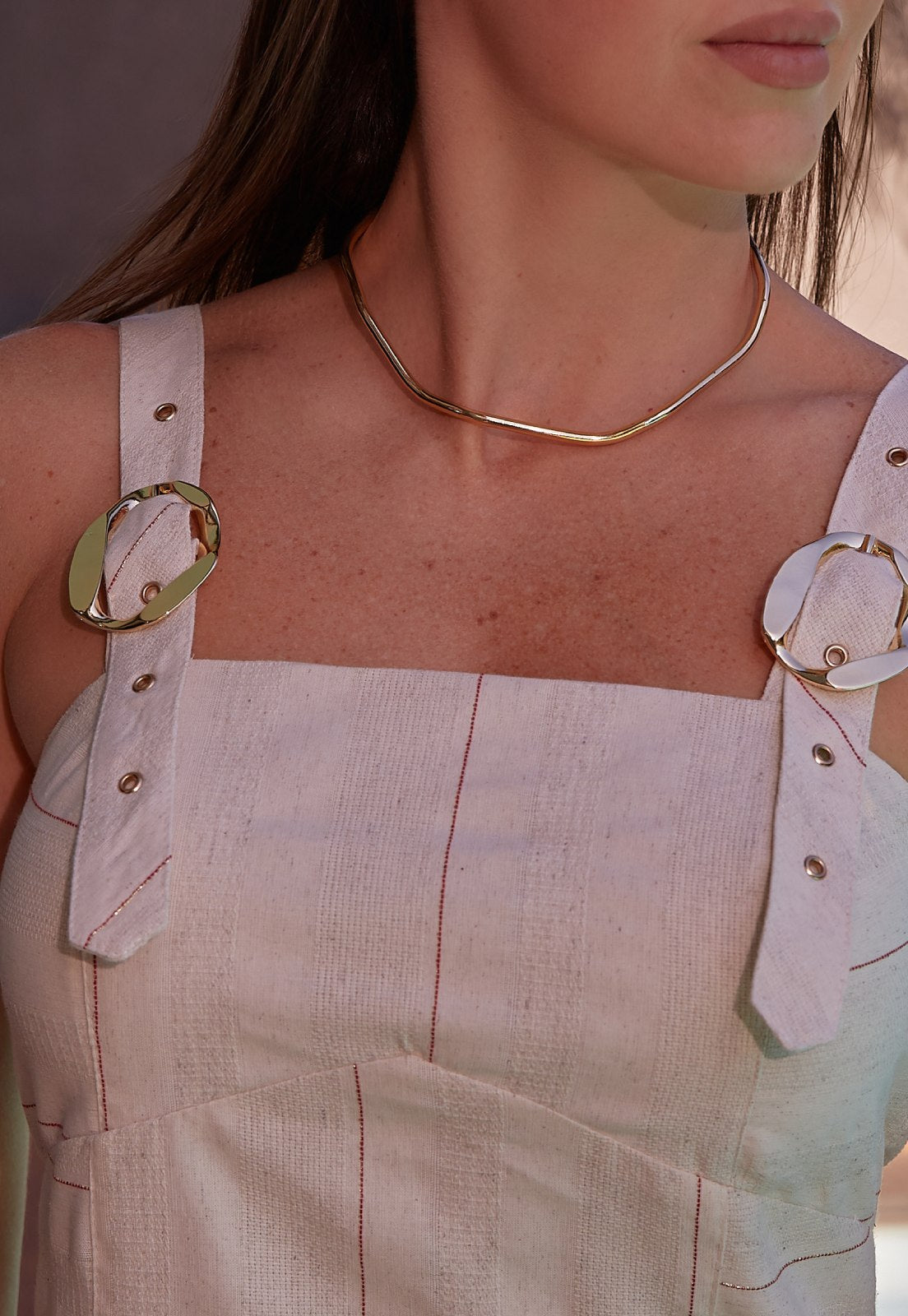 Vestido Mamorena Midi em Linho com Alças Reguláveis por Fivelas