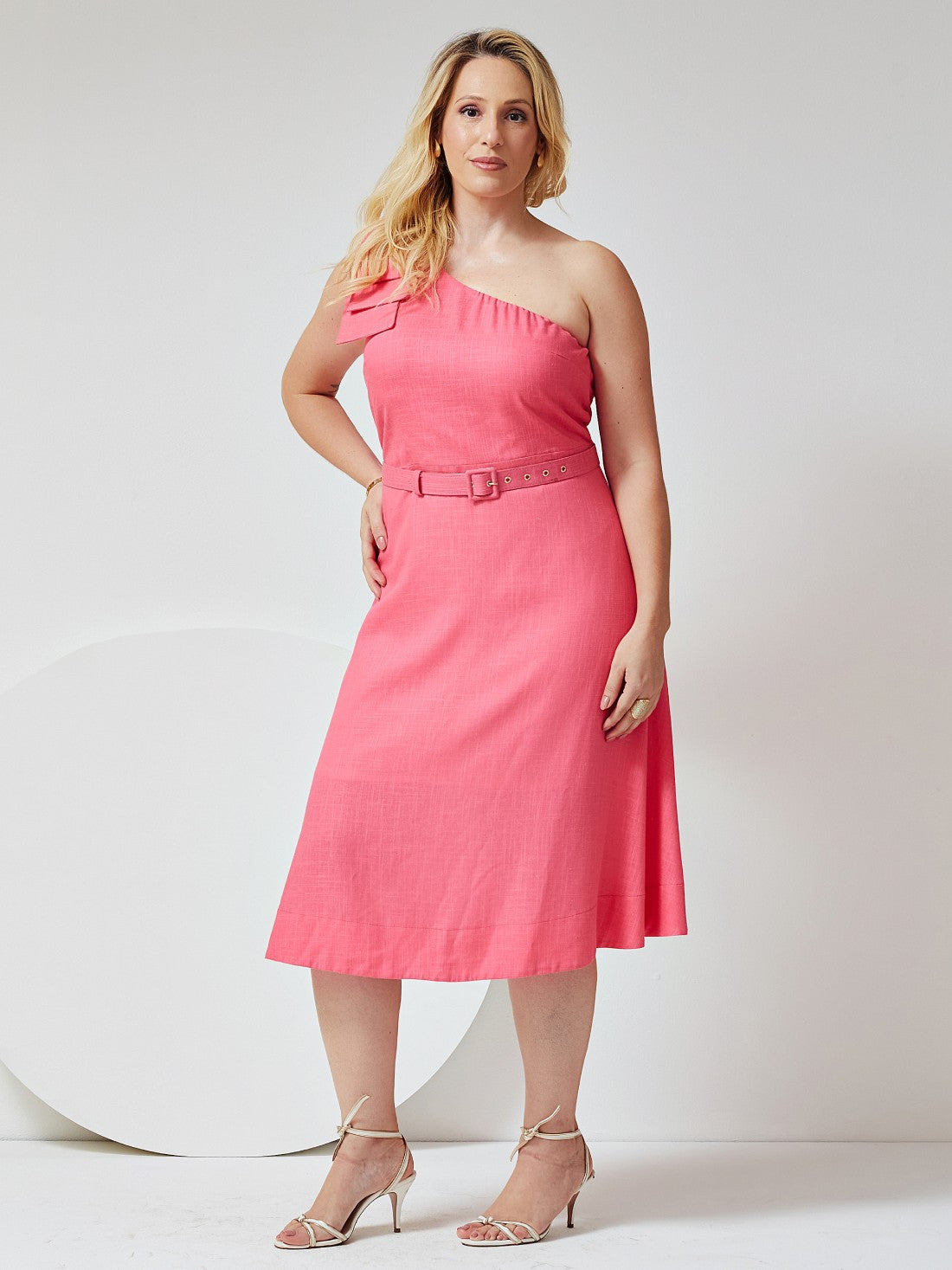 Vestido Mamorena Midi em Linho de Um Ombro Só com Detalhe de Laço