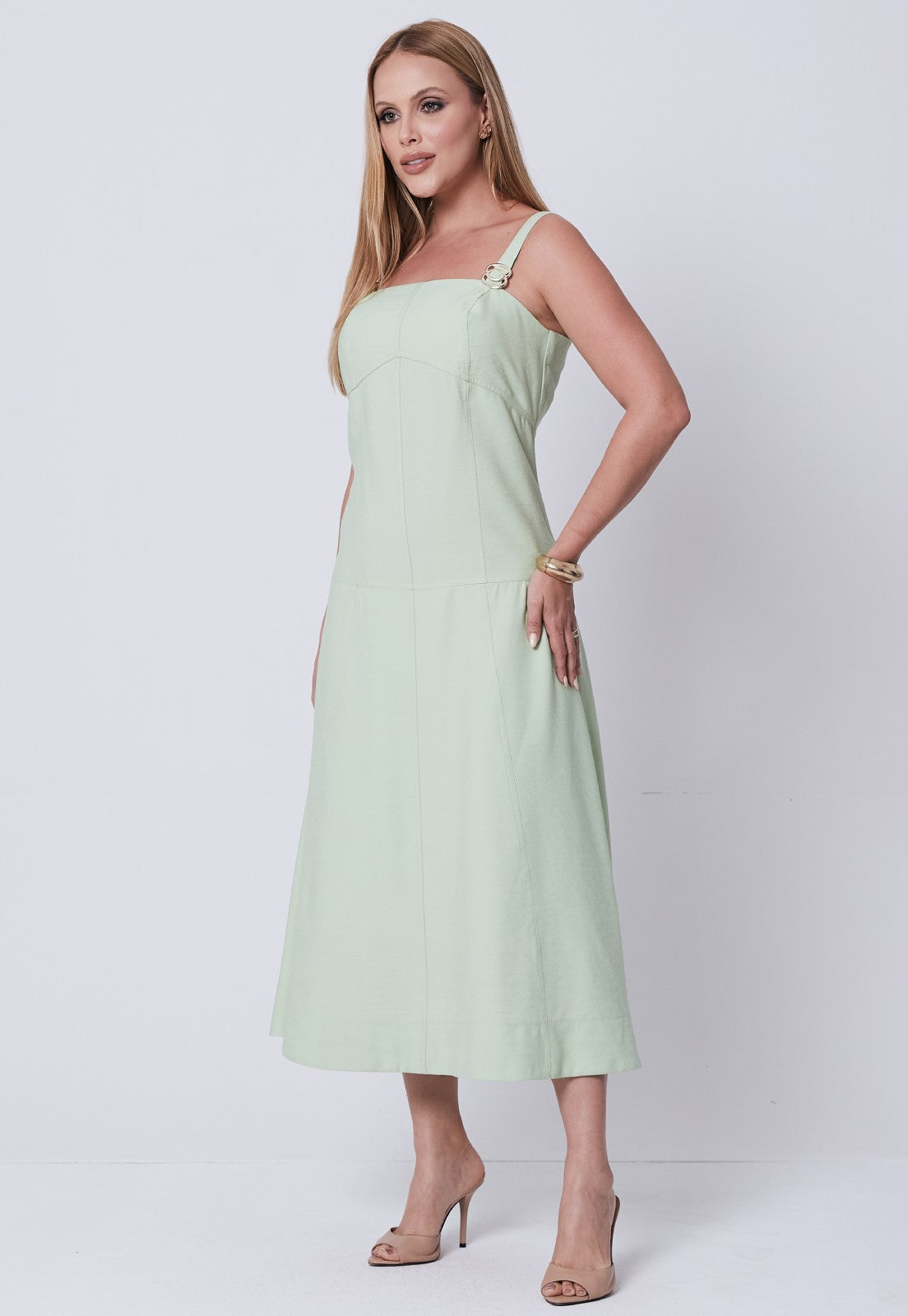 Vestido Mamorena Midi em Tecido Alfaiataria Tulum de Alça com Fivela