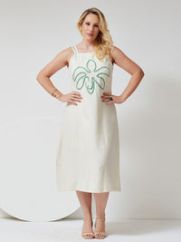 Vestido Mamorena Midi Evase em Tecido Toscana com Alça Dupla e Bordado Manual