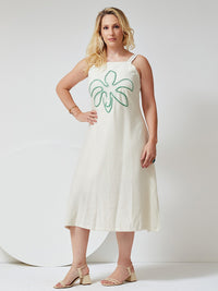 Vestido Mamorena Midi Evase em Tecido Toscana com Alça Dupla e Bordado Manual