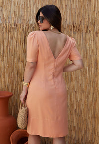 Vestido Mamorena Tubo Reto Curto em Linho de Manga Curta com Decote V nas Costas